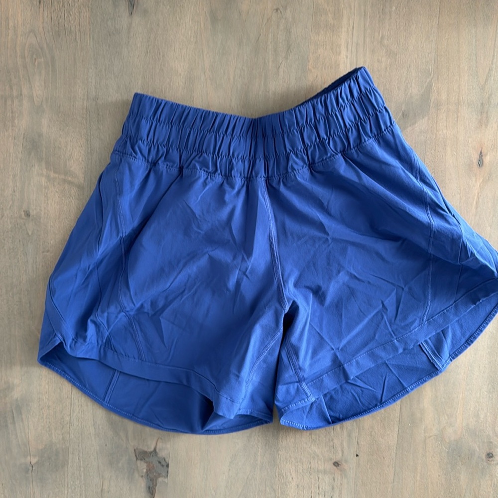 Lululemon midrise 5” shorts in psychic